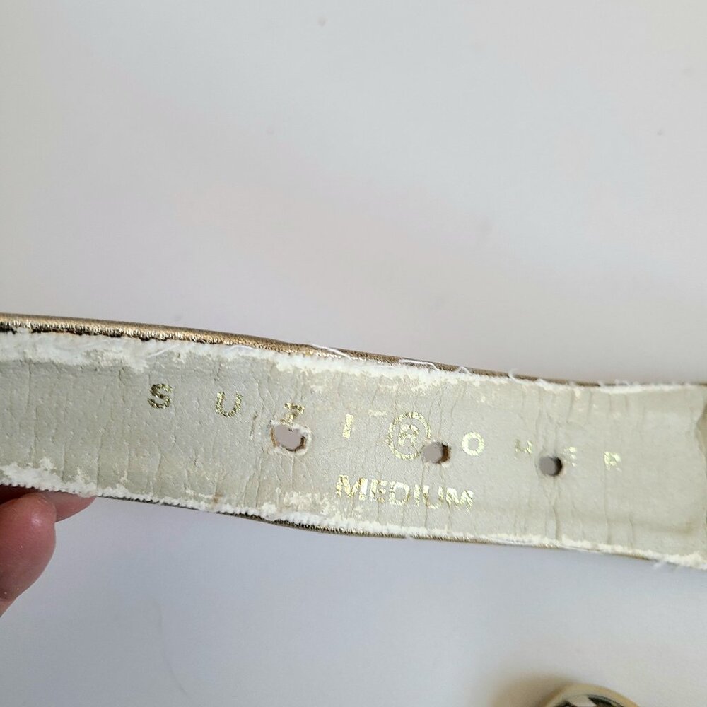 Susi Roher belt with gold metal mesh and hearts design. - Picture 8 of 9